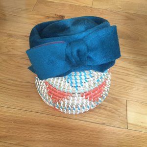 Vintage ladies hat with bow